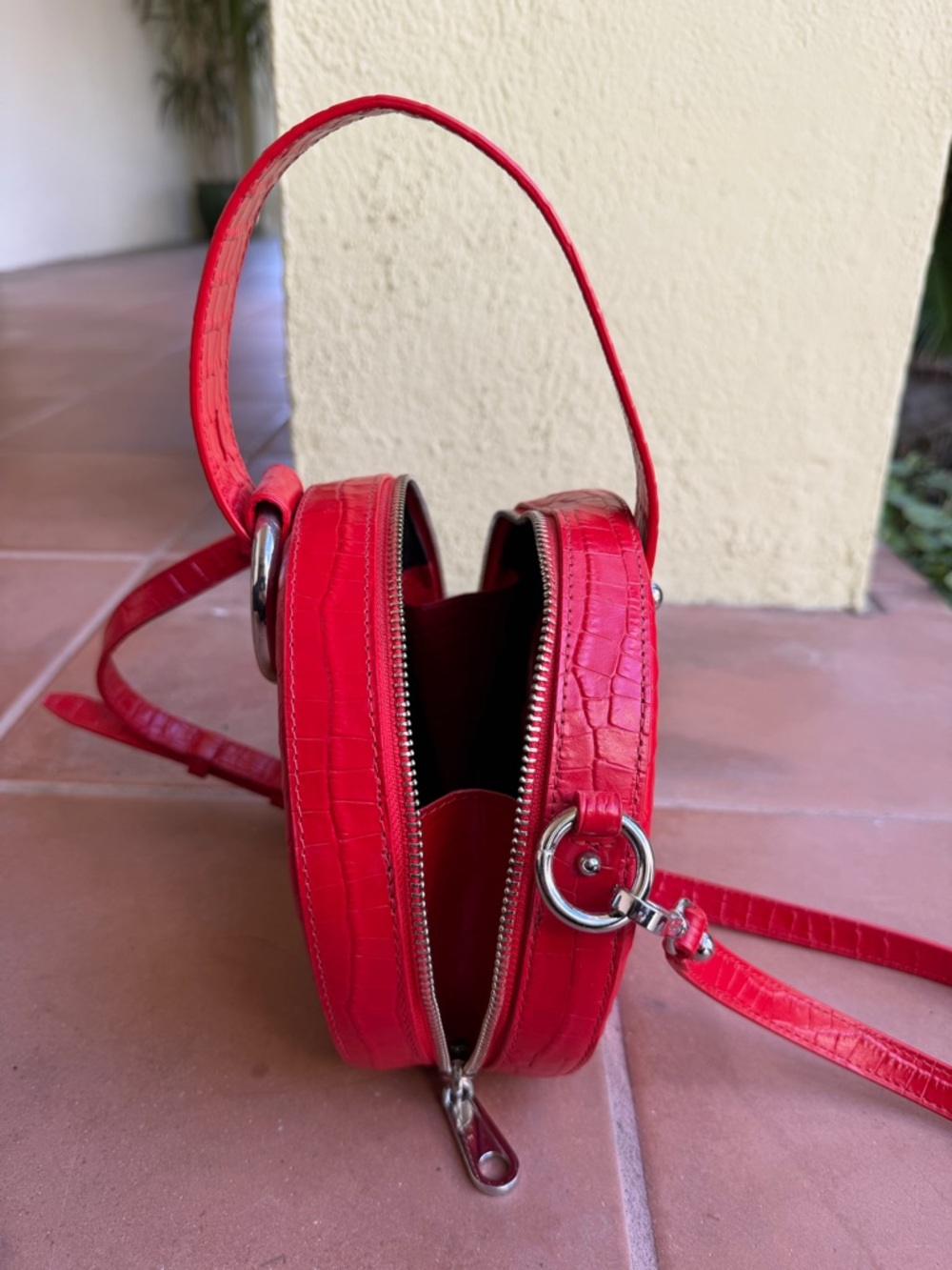 Rebecca Minkoff Red croc embossed leather Kate circle bag. Great condition. - Picture 8 of 10